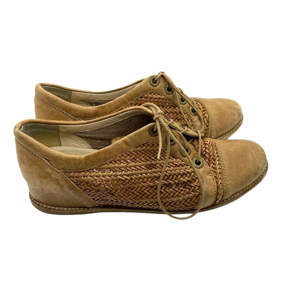 Stuart Weitzman Oxford Shoes Women's Size 6 Brown Leather Lace Up Open Weave